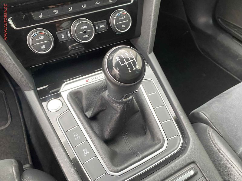 Volkswagen Passat (2016) 2.0 TDi 4x4, Highline, LED - fotka 16 z 17