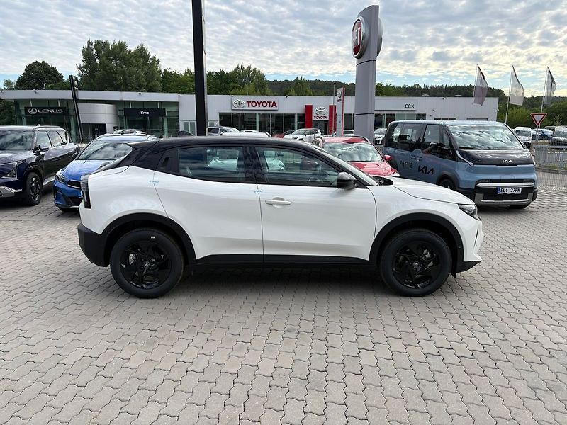 Alfa Romeo Junior (2026) 1.2 Turbo Hybrid 145k eDCT6 - fotka 8 z 16