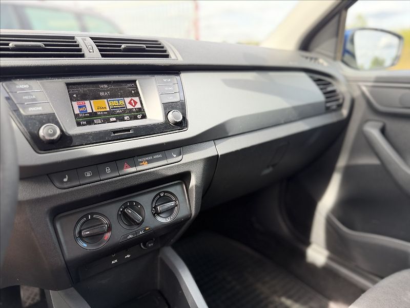 Škoda Fabia 1,0 MPI KLIMA - fotka 12 z 22