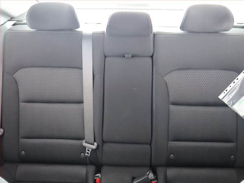 Hyundai Elantra (2017) 1.6 CVVT, Serv.kniha, Tempomat - fotka 10 z 19
