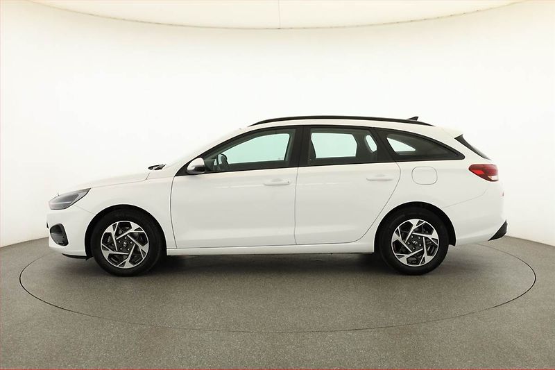Hyundai i30 (2024) Smart 1.0 T-GDI, ČR,1.maj - fotka 3 z 20