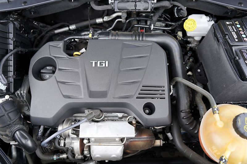 MG HS 1.5 TGI Exclusive/AT7/kůže/ČR - fotka 10 z 47