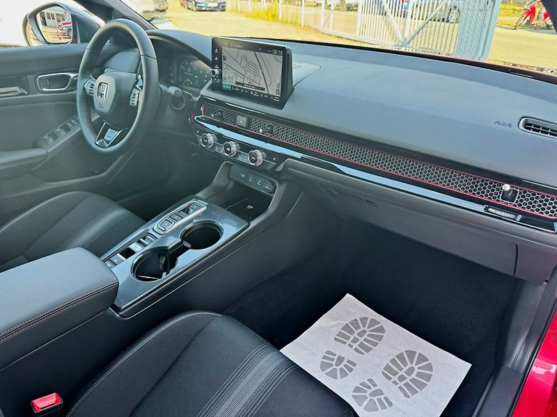 Honda Civic (2026) 2.0 e:HEV SPORT GRAY skladem - fotka 2 z 20