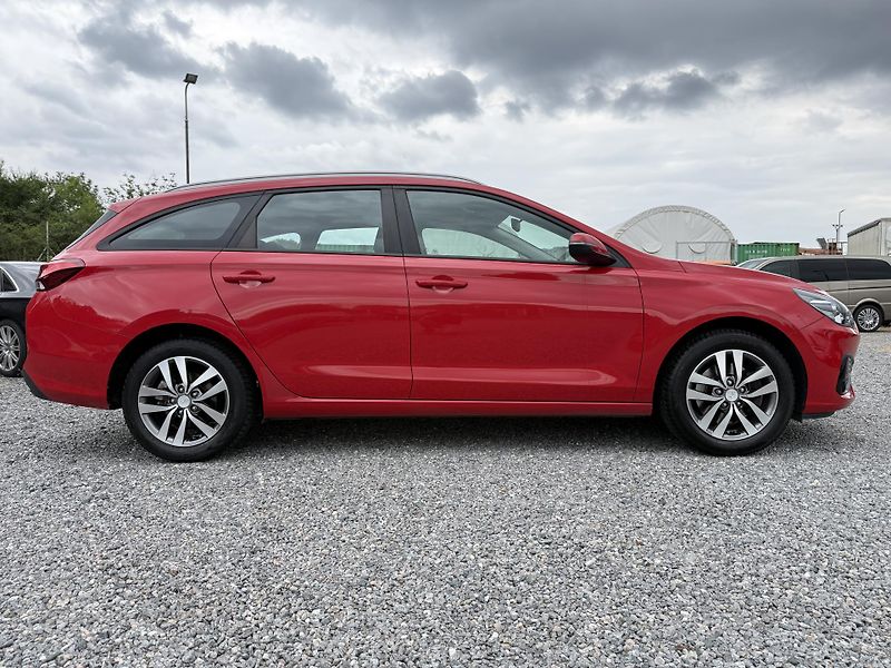 Hyundai i30 1.5DPi Comfort 81kW ČR - fotka 4 z 20
