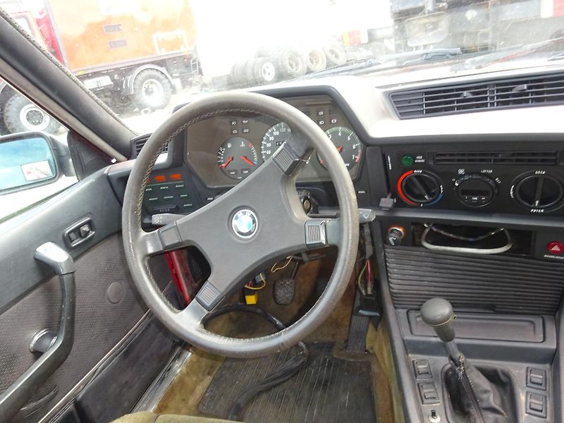 BMW Řada 6 (1981) 633 CSI - fotka 7 z 13