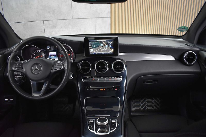 Mercedes-Benz GLC 250d 4MATIC*ACC*TAŽNÉ*DPH - fotka 9 z 44