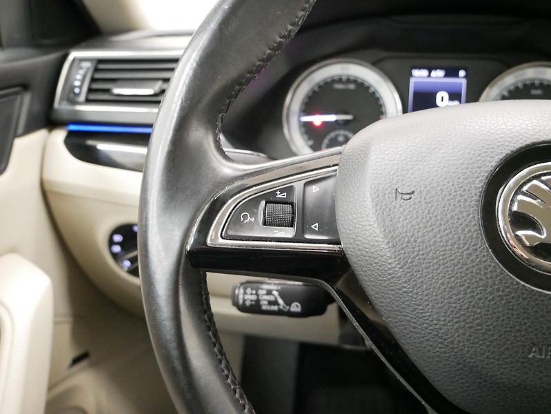 Škoda Superb - fotka 14 z 25