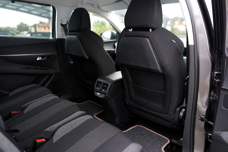Peugeot 5008 1.6 HDI automat/88KW/7MÍST/ČR - fotka 29 z 44