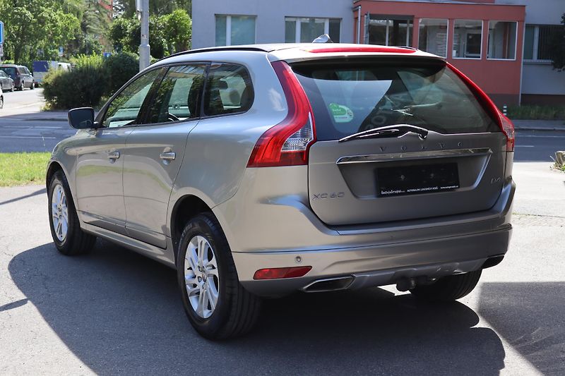 Volvo XC60 D4 2.0 133kW AT DPH - fotka 12 z 50