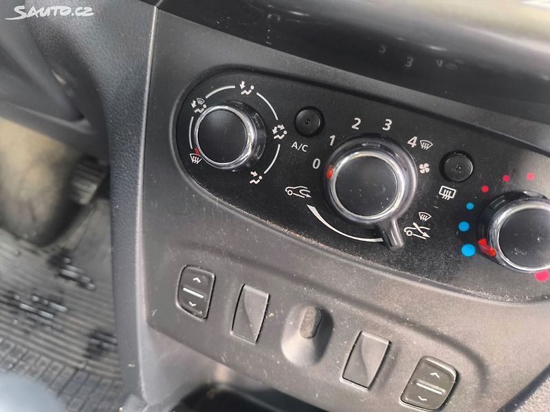 Dacia Sandero 1,2,KRÁSNÉ,120KM,1MAJ74L,KLIMA - fotka 9 z 20
