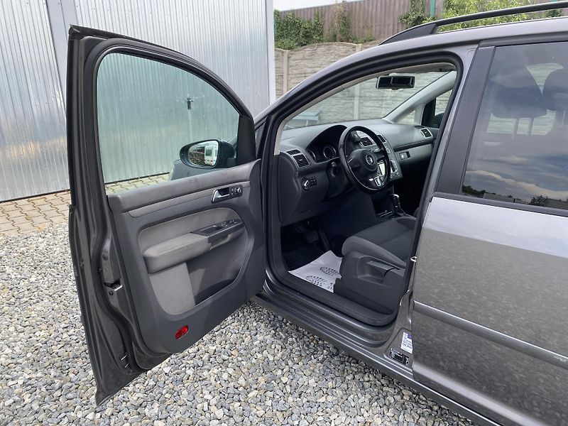 Volkswagen Touran 2.0TDi 140PS DSG TAŽNÉ - fotka 25 z 47