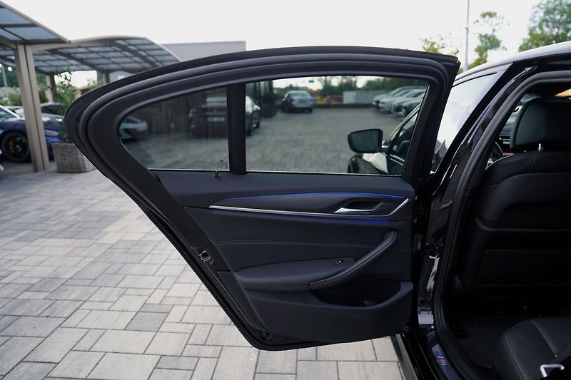 BMW Řada 5 540i xDrive/Lasery,HUD/335PS - fotka 16 z 45