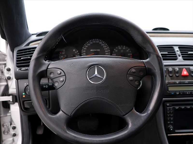 Mercedes-Benz CLK 5.4 i 255kW 55 AMG Aut. - fotka 16 z 38