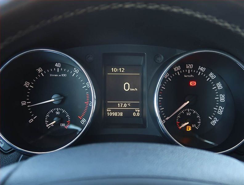 Škoda Yeti (2011) 1.8 TSI, 4X4, Tempomat - fotka 11 z 16