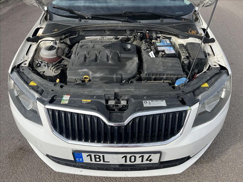 Škoda Octavia 1,6 TDi KLIMA ROZVODY TAŽNÉ - fotka 24 z 30