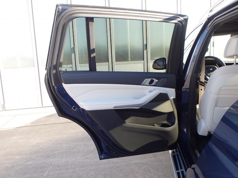 BMW X7 (2022) 4.0 d, INDIVIDUAL - fotka 18 z 26