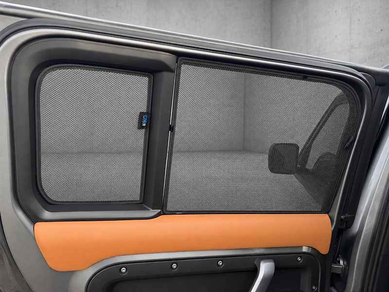 Land Rover Defender 110 D300 3,0 HSE X-Dynamic DPH - fotka 31 z 33