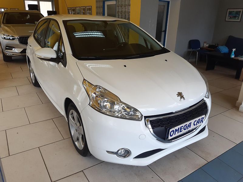 Peugeot 208 1.2 i KLIMA koup. ČR - fotka 1 z 27