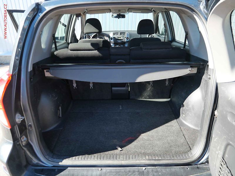 Toyota RAV4 (2007) 2.2 D4-D 4x4, AC, TZ - fotka 7 z 16