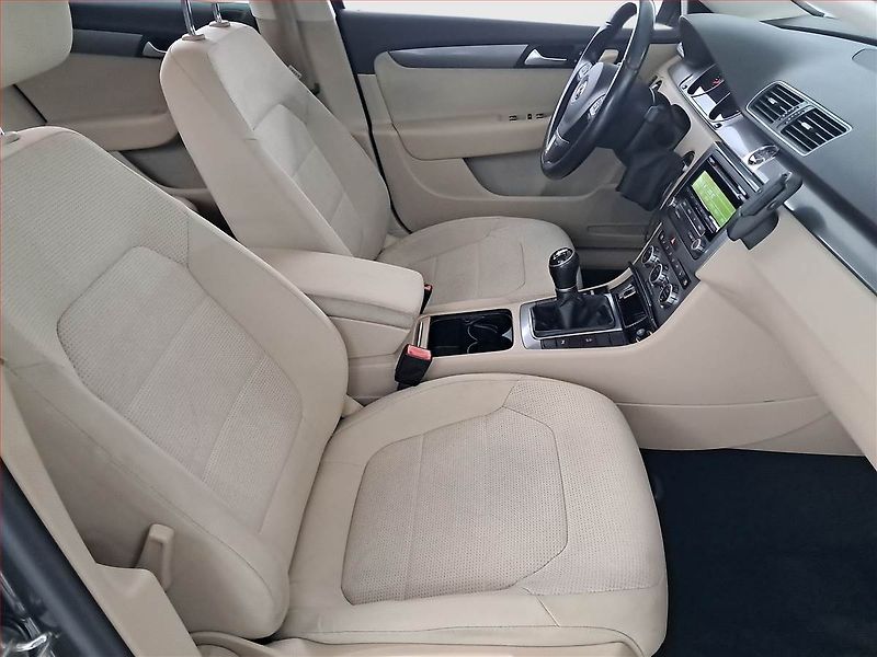 Volkswagen Passat (2013) 1.4 TSI, Park. senzory - fotka 9 z 19