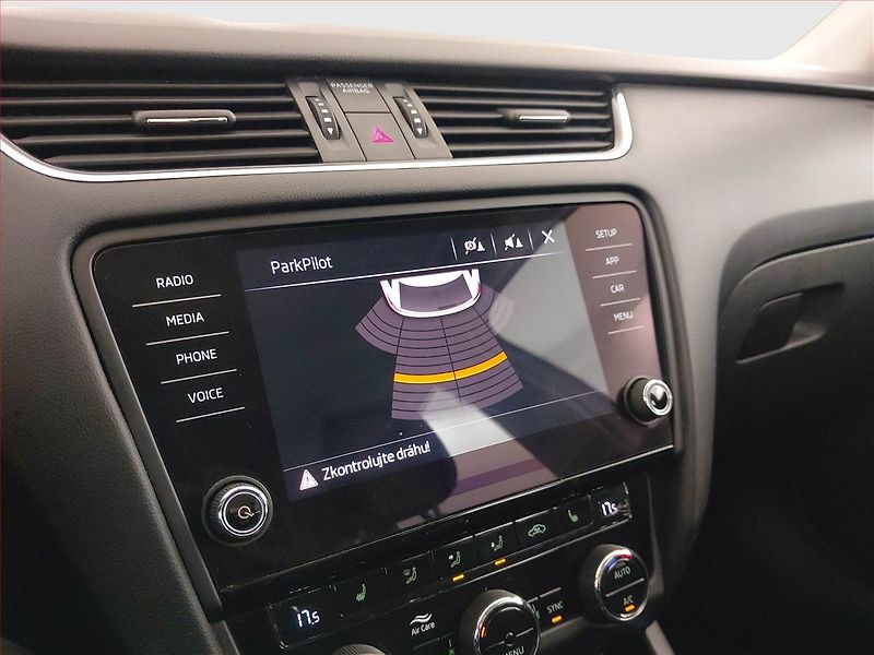 Škoda Octavia (2019) Ambition 1.5 TSI, Tempomat - fotka 19 z 21