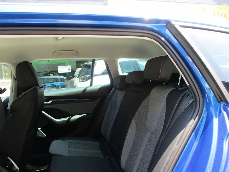 Škoda Octavia Combi Top Selection 2,0TDI/110 - fotka 12 z 16