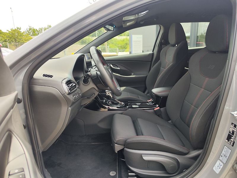 Hyundai i30 1.5 T-GDi/103kW N-Line DCT - fotka 15 z 32