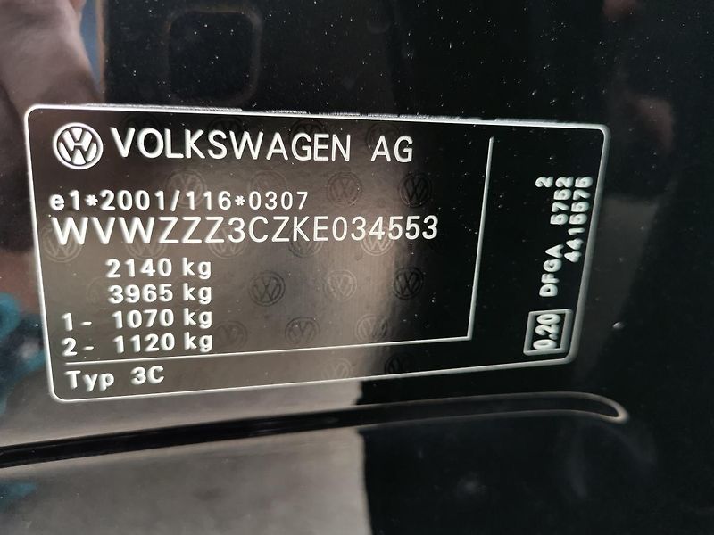 Volkswagen Passat HIGHLINE*110KW*LED*ALCANTARA* - fotka 29 z 85