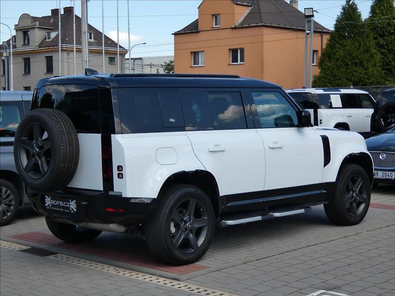 Land Rover Defender 3,0 110 D200 X-Dynamic SE,1maj - fotka 7 z 38