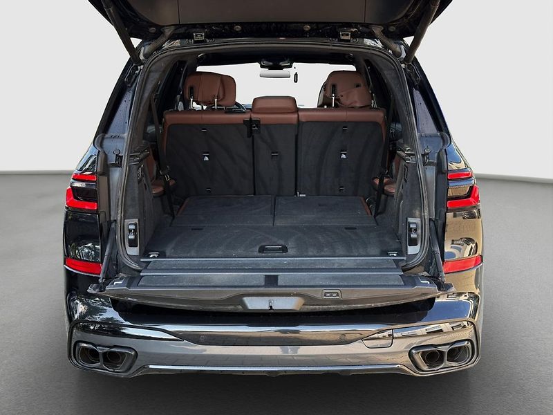 BMW X7 M60i xDrive - fotka 20 z 21