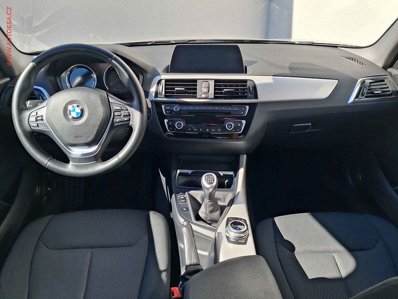 BMW Řada 1 (2018) 1.5i 118i, LED, navi, +ALU - fotka 8 z 21