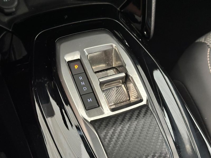 Peugeot 2008 1.2 PureTech,130HP,automat - fotka 14 z 17