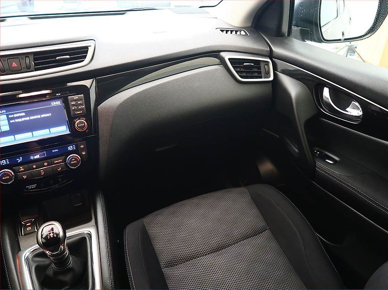 Nissan Qashqai (2016) 1.6 dCi, Serv.kniha, Navi - fotka 8 z 17