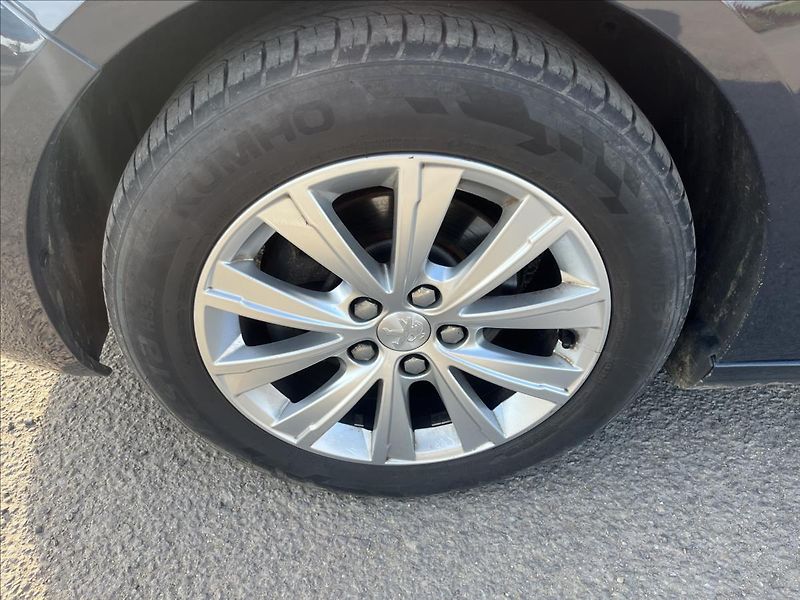 Peugeot 308 1,5 HDi STYLE KLIMA TAŽNÉ ALU - fotka 34 z 40