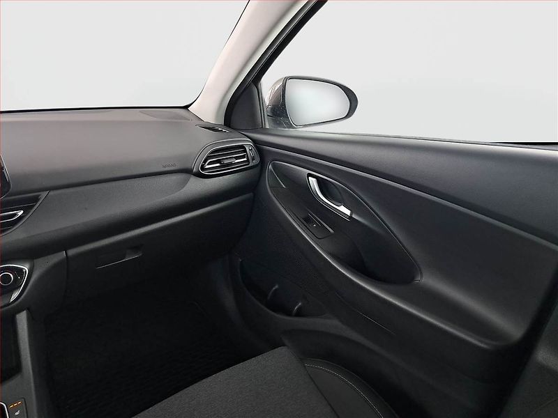 Hyundai i30 (2023) Smart 1.0 T-GDI - fotka 8 z 19