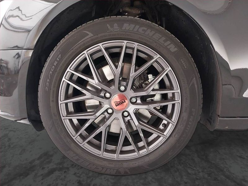 Audi A4 (2013) 2.0 TDI, Automat, Navi, Xenony - fotka 15 z 22