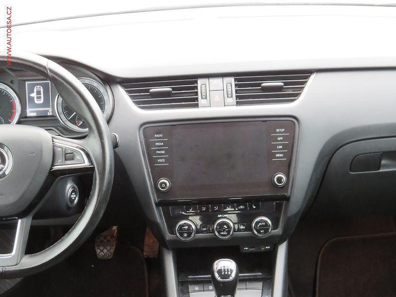 Škoda Octavia (2017) 1.0 TSi, ČR, Style, xenon - fotka 11 z 33