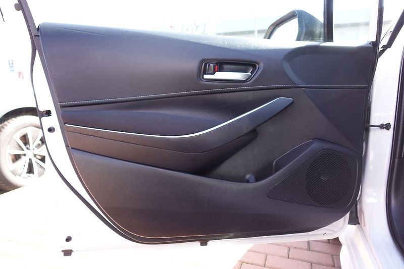 Toyota Corolla 2.0HSD e-CVT Comfort Tech - fotka 9 z 30