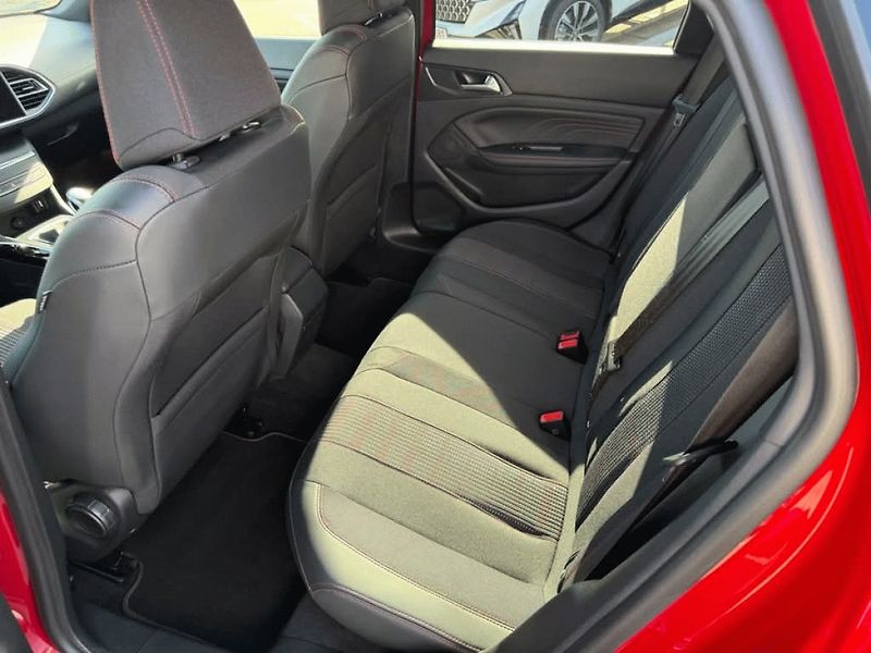 Peugeot 308 (2019) SW GT LINE 1,2 130K - fotka 11 z 45