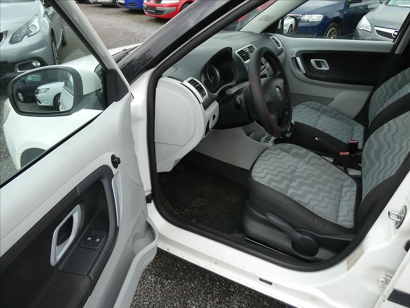Škoda Fabia 1,2 HTP 51kW Ambiente,DPH,klim - fotka 14 z 51
