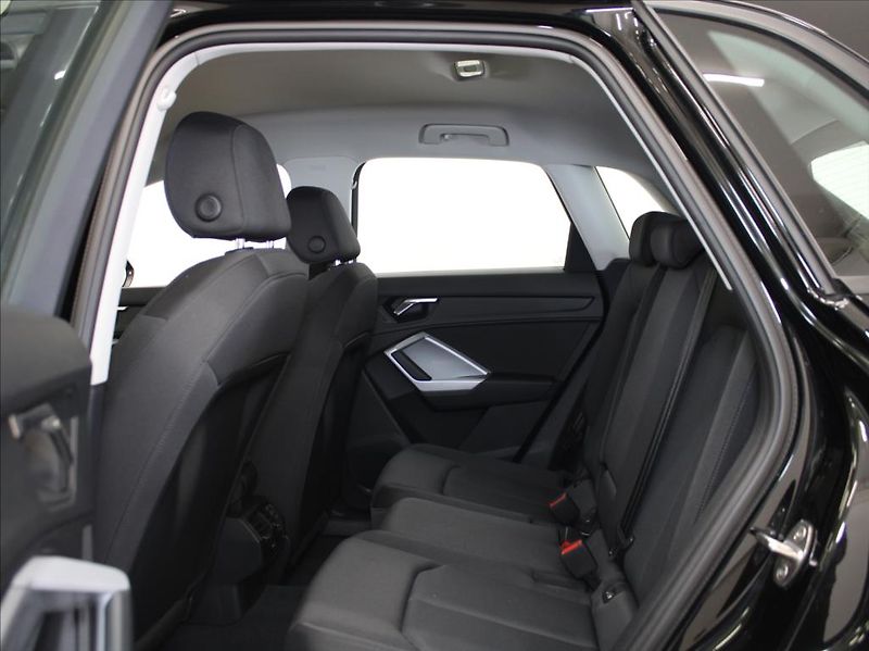 Audi Q3 2,0 TDi S-Line 54tkm. 1.maj.ČR - fotka 7 z 24