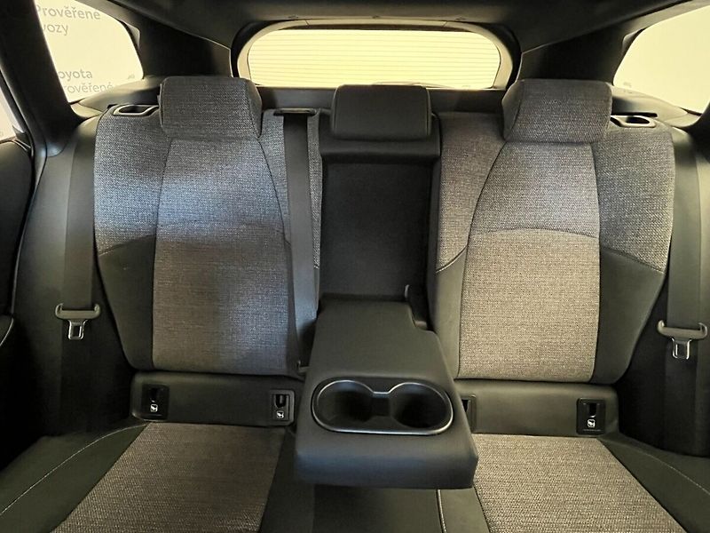 Toyota Corolla TS 1.8L Hybrid CVT Style - fotka 21 z 24
