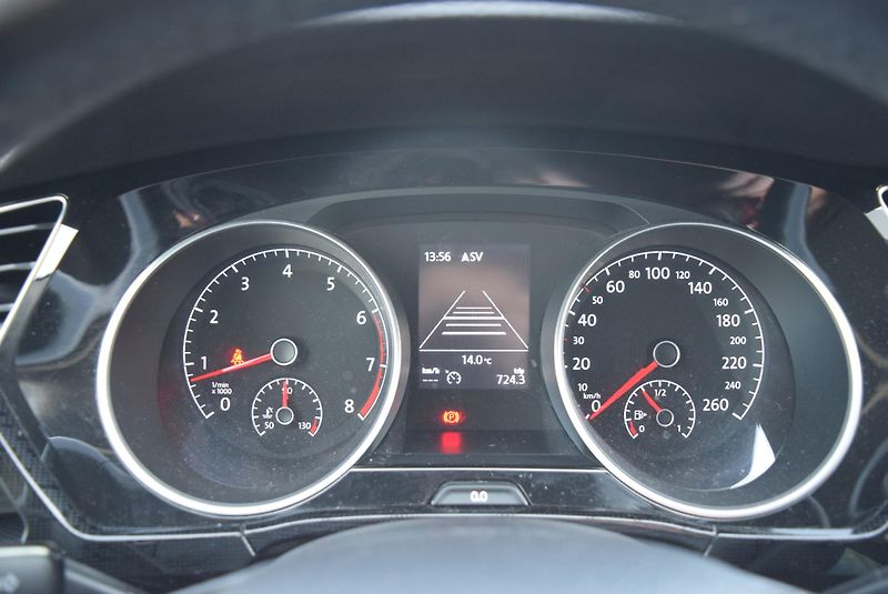 Volkswagen Touran (2018) 1.4TSI 110kw COMFORTLINE 7MÍST - fotka 35 z 51