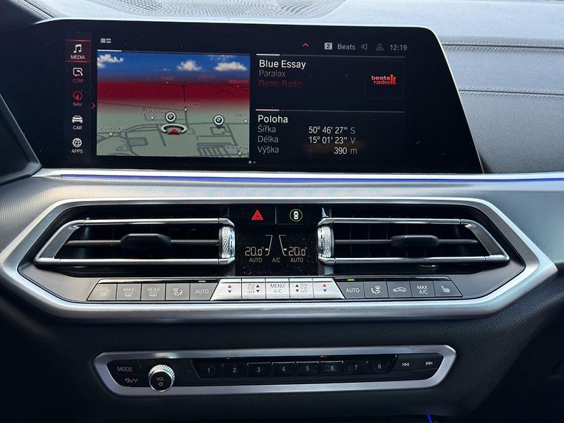 BMW X5 xDrive30d - fotka 12 z 23