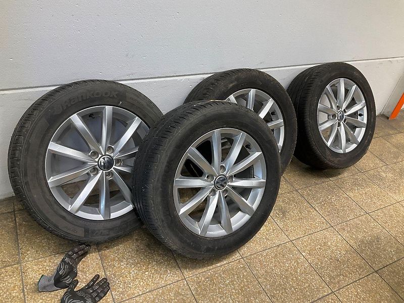 Volkswagen Tiguan (2012) 1.4 TSI BlueMotion Tech -PĚKNÝ - fotka 17 z 26