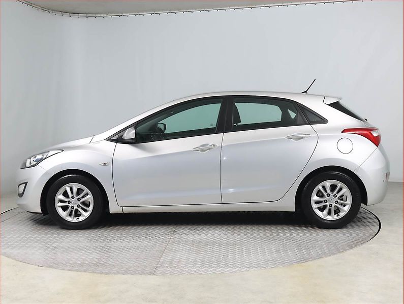 Hyundai i30 (2015) 1.6 CRDi, Serv.kniha, po STK - fotka 3 z 13