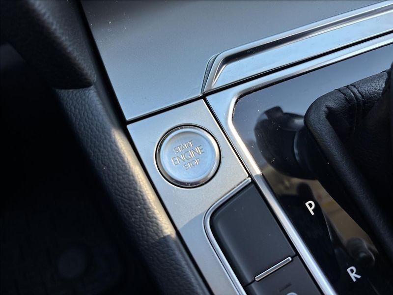 Volkswagen Passat 2,0 TDI 140kW DSG Comfortline - fotka 38 z 41