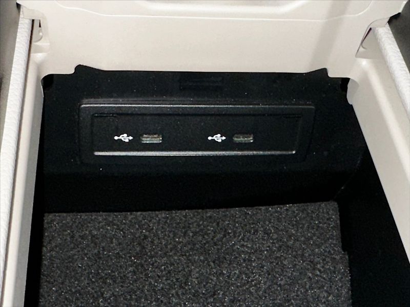 Mercedes-Benz Třídy E 2,0 220D 143kW - fotka 38 z 44