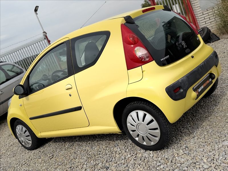 Peugeot 107 1,0 i 77tKm KLIMA SERVO - fotka 7 z 19