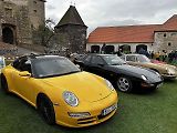 Sraz vozů Porsche ve Švihově na hradě.